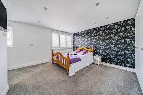 58 Swyncombe Avenue, London, W5 4DS