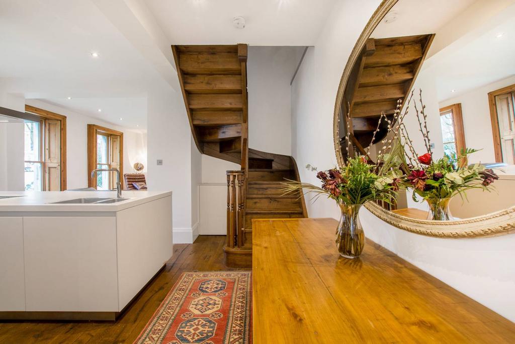 Chelsea Studios, Fulham Broadway... 4 bed £5,417 pcm (£