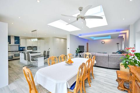 23 Alderney Avenue, Hounslow, TW5 0QN