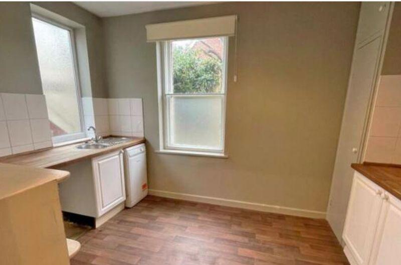 The Causeway, Chippenham 2 bed apartment £900 pcm (£208 pw)