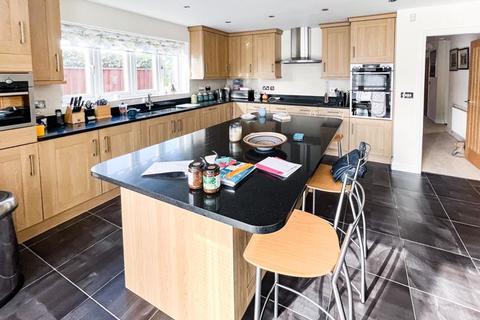 4 bedroom detached house for sale, Tempest Road, Chew Moor