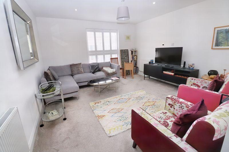 Waterside Marina, Brightlingsea, CO7 3 bed flat for sale £270,000