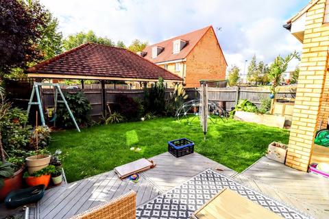 4 bedroom semi-detached house for sale - San Andres Drive, Milton Keynes