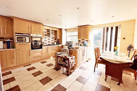 4 bedroom semi-detached house for sale, Loughmill Road, Pershore