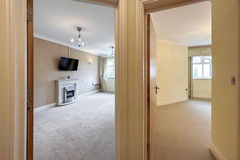 1 bedroom retirement property for sale, Limpsfield Road, Warlingham, Surrey, CR6 9RL