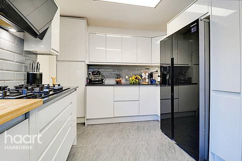 23 Albert Road, Oldbury, B68 0NA