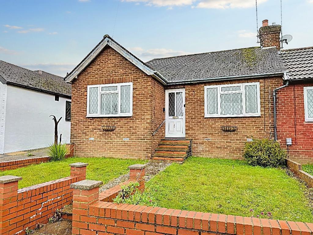 Grasmere Avenue, Warden Hills, Luton, Bedfordshire, LU3 2DU 2 bed