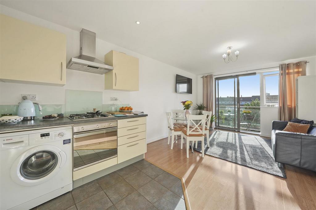 Violet Road, Bow, E3 3QG 2 bed apartment for sale £375,000