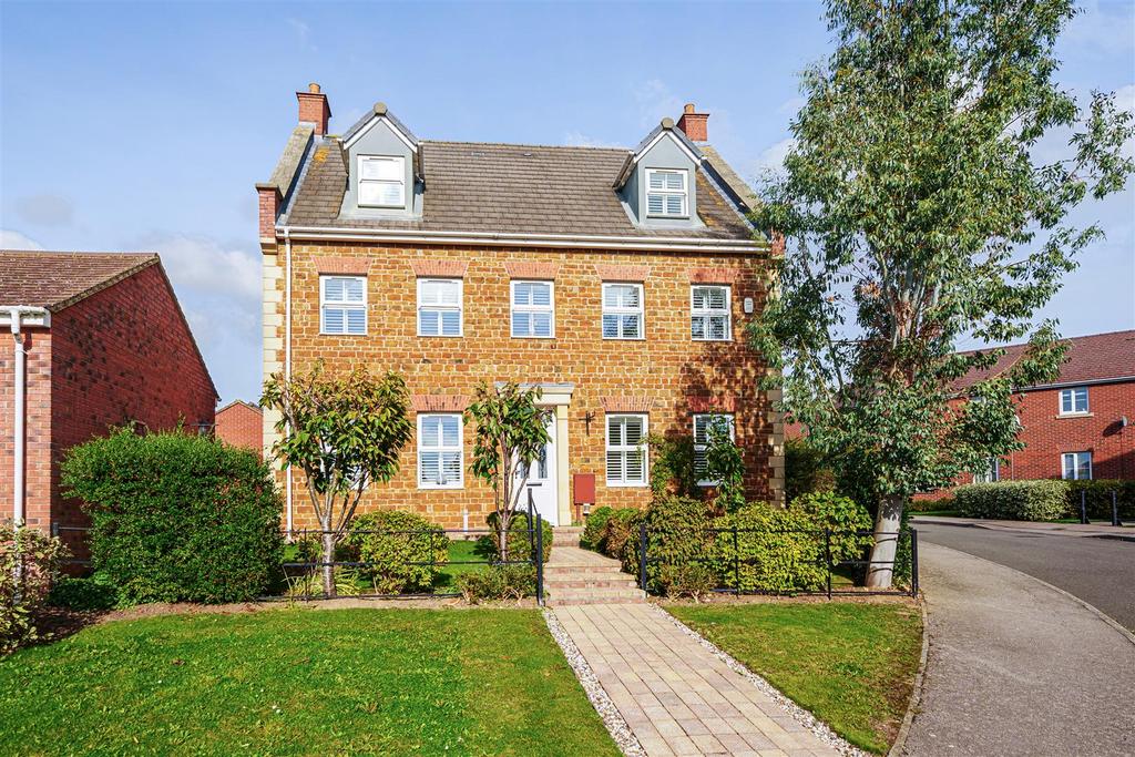 Oakwood Close, Desborough, Kettering, Northamptonshire 5 bed detached