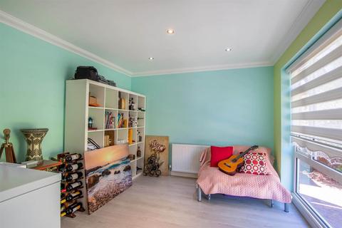 2 Hakehill Close, Doncaster, DN4 7EY