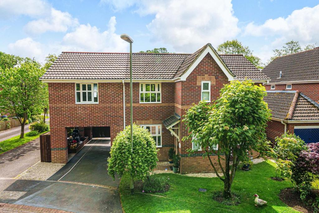 Clarke Close, Uffculme, Cullompton, Devon 5 bed detached house for sale