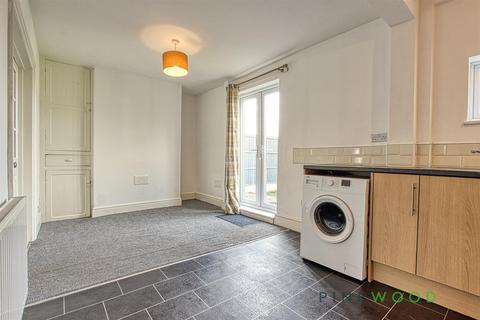 96 Forest Road, Mansfield, NG18 4BU