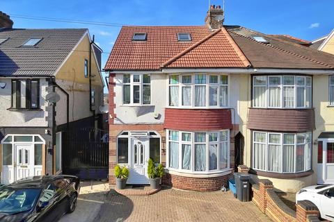 117 Herent Drive, Ilford, IG5 0HF