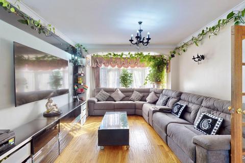 117 Herent Drive, Ilford, IG5 0HF