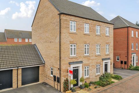 3 bedroom semi-detached house for sale, Park View, Wetherby, West Yorkshire