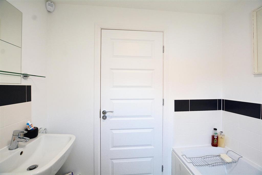 DSC 8735bathroom.jpeg