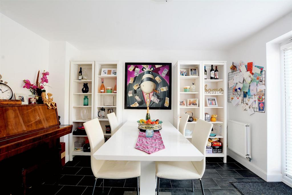 DSC 8684kitchen diner.jpg