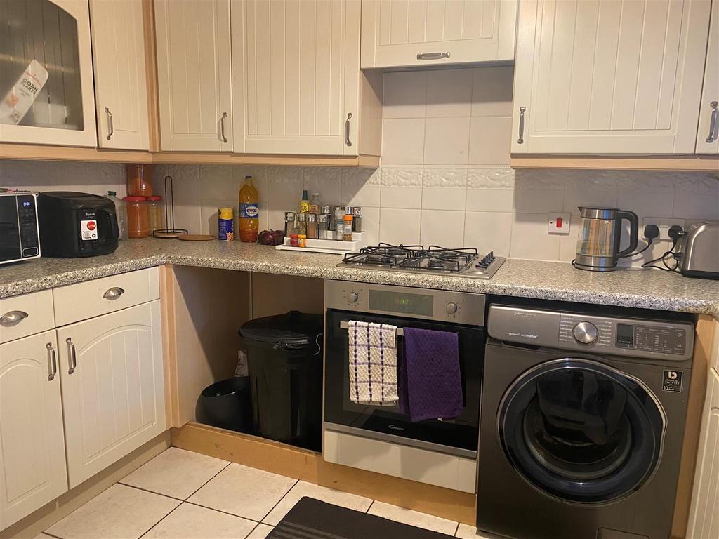 Edelweiss Close, Tamebridge, Walsall 3 bed house £1,250 pcm (£288 pw)