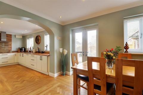 5 bedroom detached house for sale - The Ridings, North Ferriby