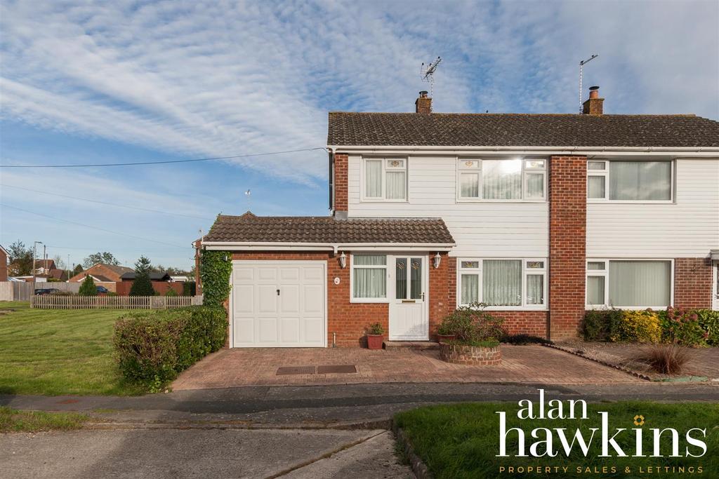 Keats Close, Royal Wootton Bassett SN4 8 3 bed semidetached house for