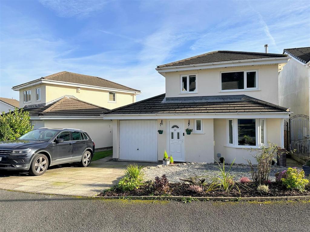 Maple Drive, Kendal LA9 3 bed detached house for sale £350,000