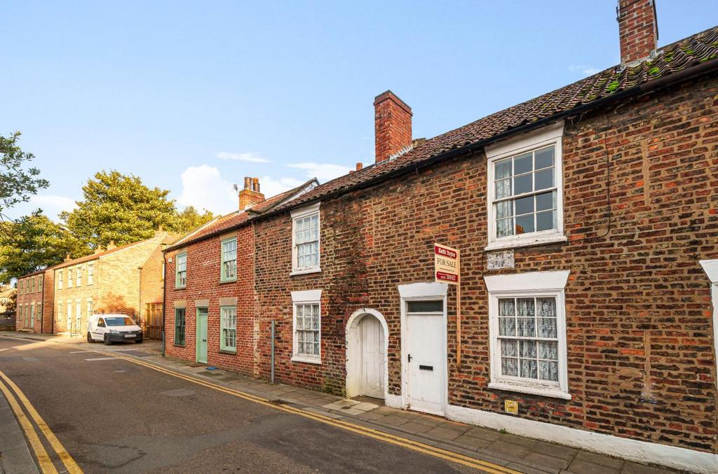 Park Row, Selby 2 bed cottage for sale £130,000
