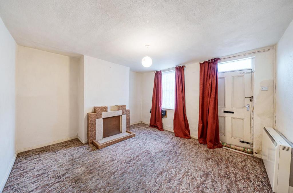 Park Row, Selby 2 bed cottage for sale £130,000