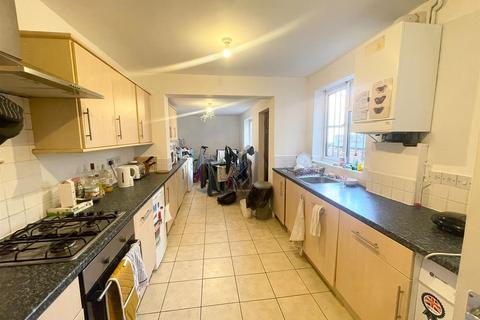 6 bedroom semi-detached house to rent, *£107pppw Excluding Bills* Grove Road, Lenton, NG7 1HJ - UON