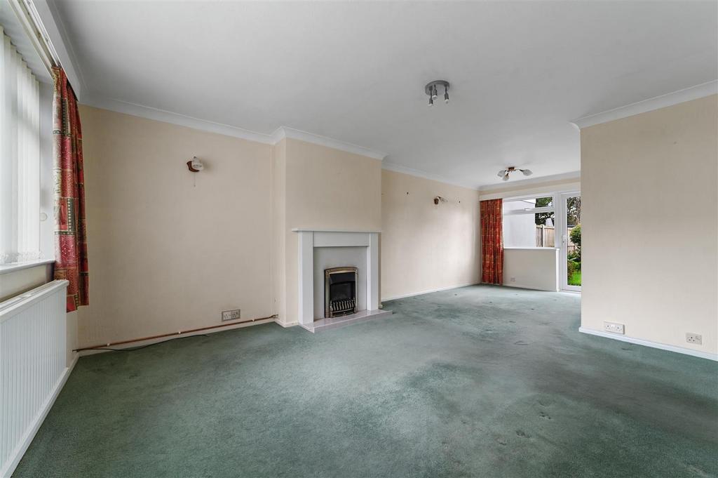 Milton Road, Lawford 3 bed semidetached house for sale £290,000
