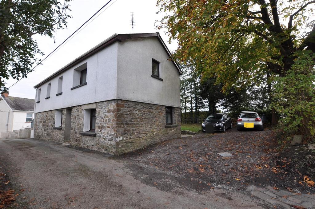 St. Clears, Carmarthen 6 bed flat for sale £225,000
