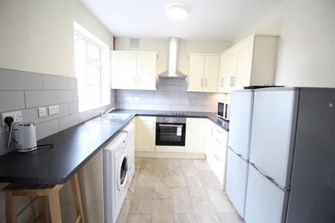6 bedroom semi-detached house to rent, *£120ppp Excluding Bills* Welby Avenue, Lenton, NG7 1QL - UON*£120pppw