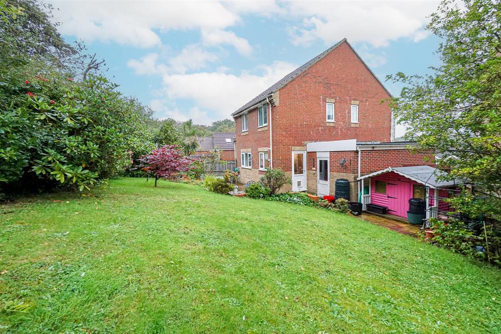 Kensington Close, St. LeonardsOnSea 4 bed detached house for sale £