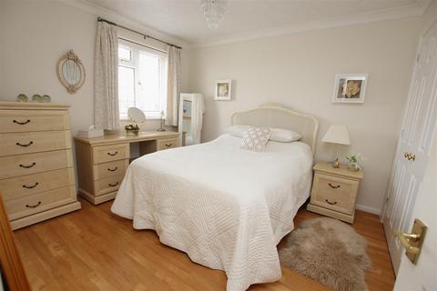 15 Millfield Drive, Northfleet, Gravesend, DA11 8BH