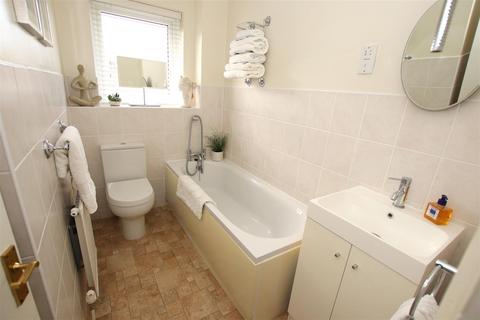 15 Millfield Drive, Northfleet, Gravesend, DA11 8BH