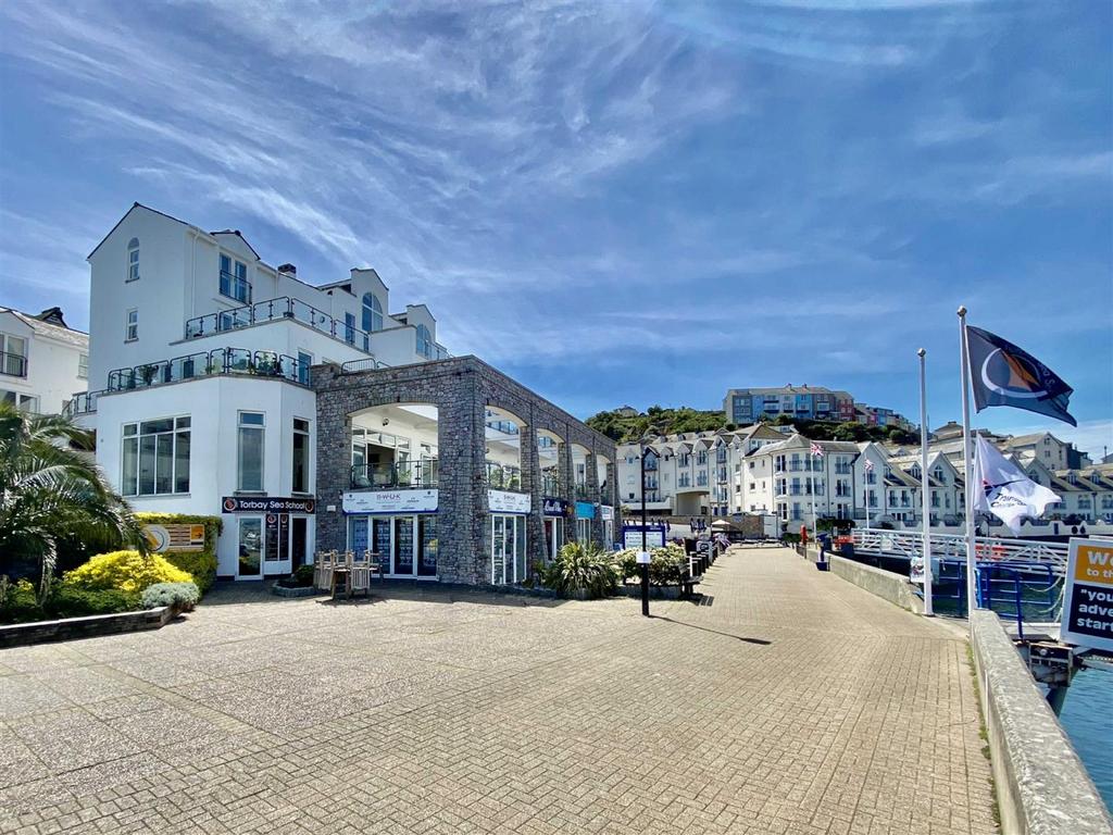 Berry Head Road, Harbour Area, Brixham 3 bed flat to rent £1,900 pcm (£438 pw)