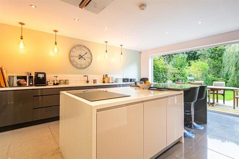 112 Westwick Crescent, Sheffield, S8 7DJ