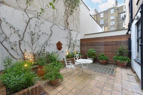 1 bedroom flat to rent, Halkin Place, Belgravia, London