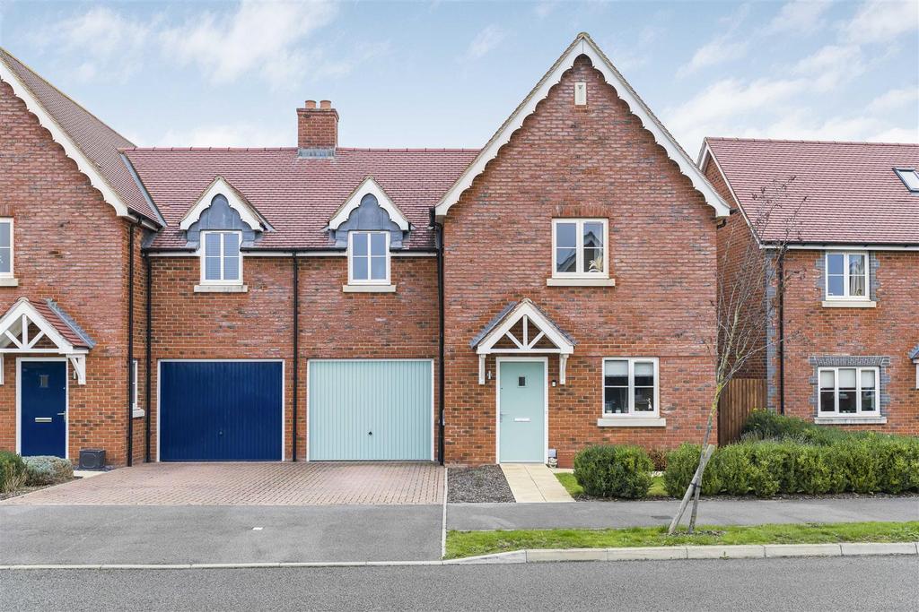 Vespasian Way, Bicester 3 bed semidetached house for sale £425,000
