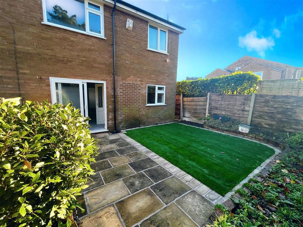 Lyons Fold, Sale 3 bed end of terrace house to rent £1,350 pcm (£312 pw)