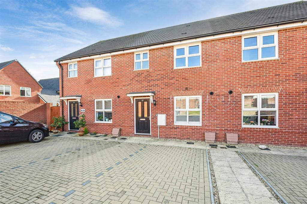 Alder Road, Andover 3 bed terraced house for sale £275,000
