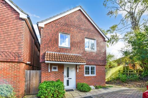 3 bedroom detached house for sale - Lawns Close, Andover