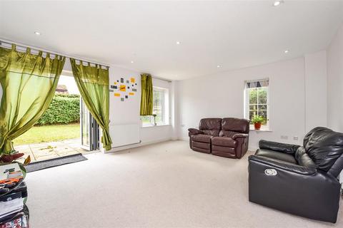 3 bedroom detached house for sale - Lawns Close, Andover