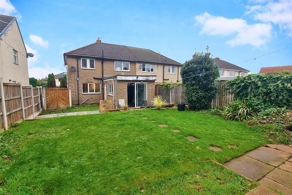 Crewe Road, Castleford WF10 3 bed semidetached house for sale £125,000