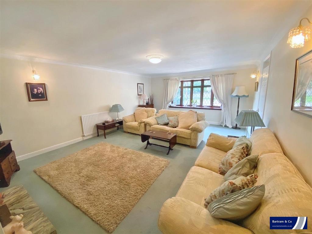 West End, Bugbrooke, Northampton 3 bed detached bungalow for sale £