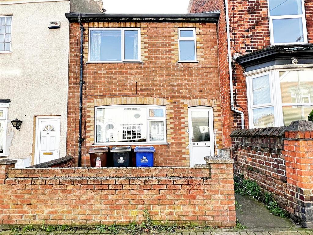 Mill Road, Cleethorpes, N.E. Lincs, DN35 8JA 3 bed terraced house for