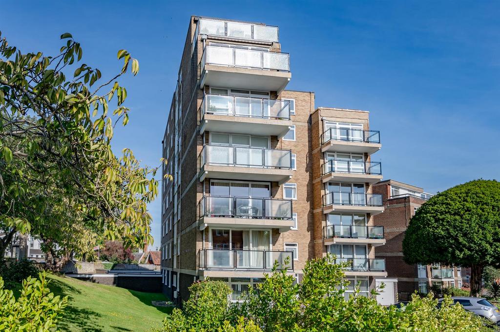 Blackwater Road, Lower Meads, Eastbourne 3 bed flat for sale £335,000