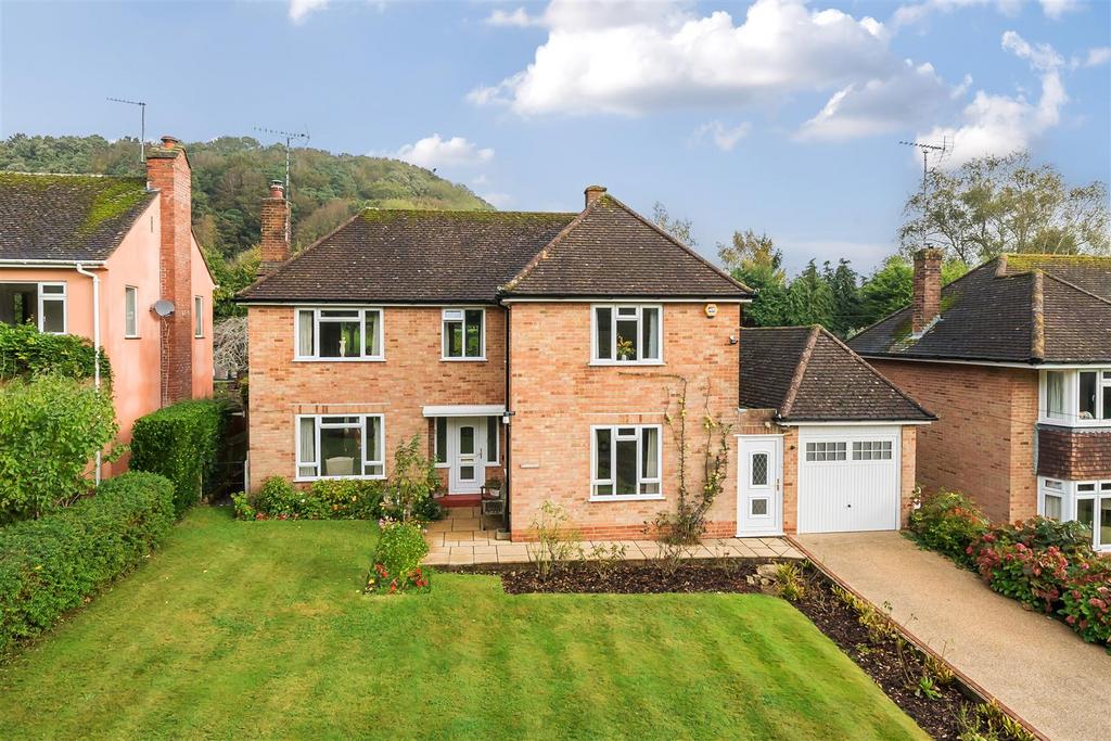 Beaumont Avenue, Bridport 3 bed detached house for sale £660,000