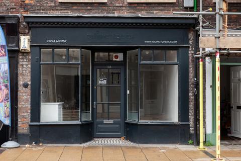 Retail property (high street) to rent - 12a Gillygate, York, YO31 7EQ