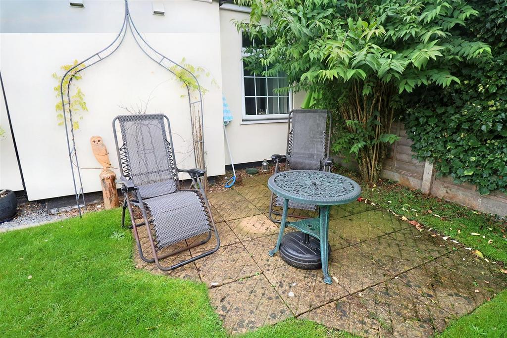 The Avenue, Lowestoft 2 bed semidetached bungalow for sale £255,000