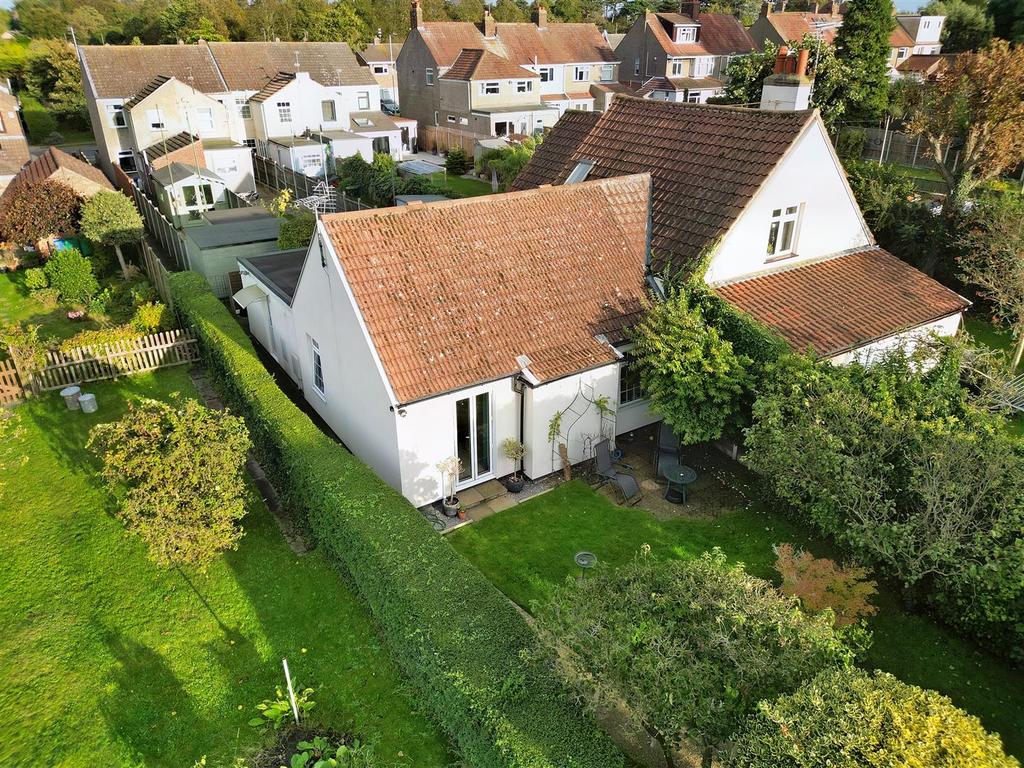 The Avenue, Lowestoft 2 bed semidetached bungalow for sale £245,000